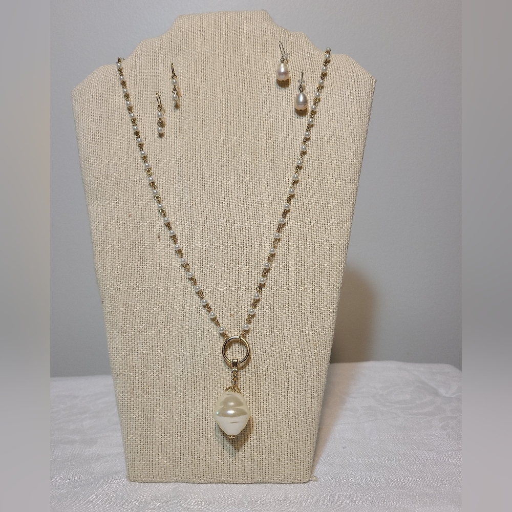 NWOT gold and pearl necklace earrings set